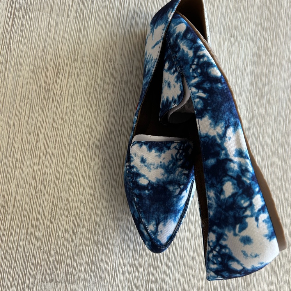 Blue and White Slip-On Flats with Pointed Toe Design